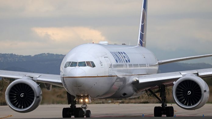 United Airlines flight returns to Hawaii after concerning message found on bathroom mirror; FBI investigating